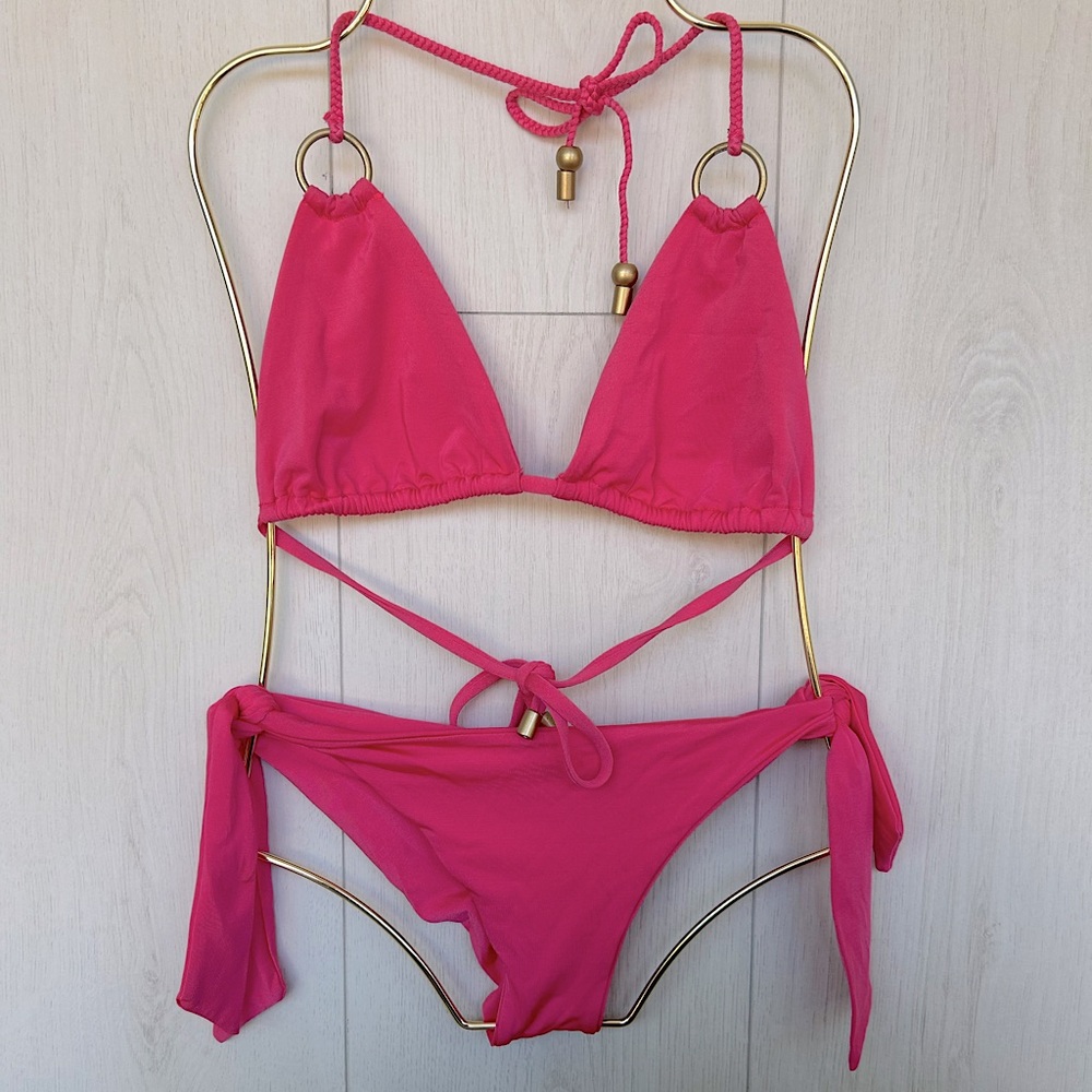 Vitamin A Bikini Set. Coral Pink Ring Top X-Small, Tie Bottoms X-Small. Preowned